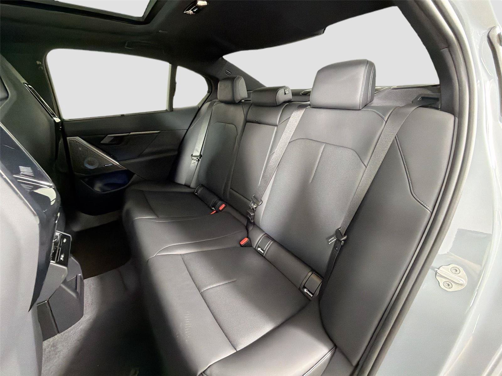 New 2026 BMW i5 M60 w/ Executive Package AWD/4WD image 24