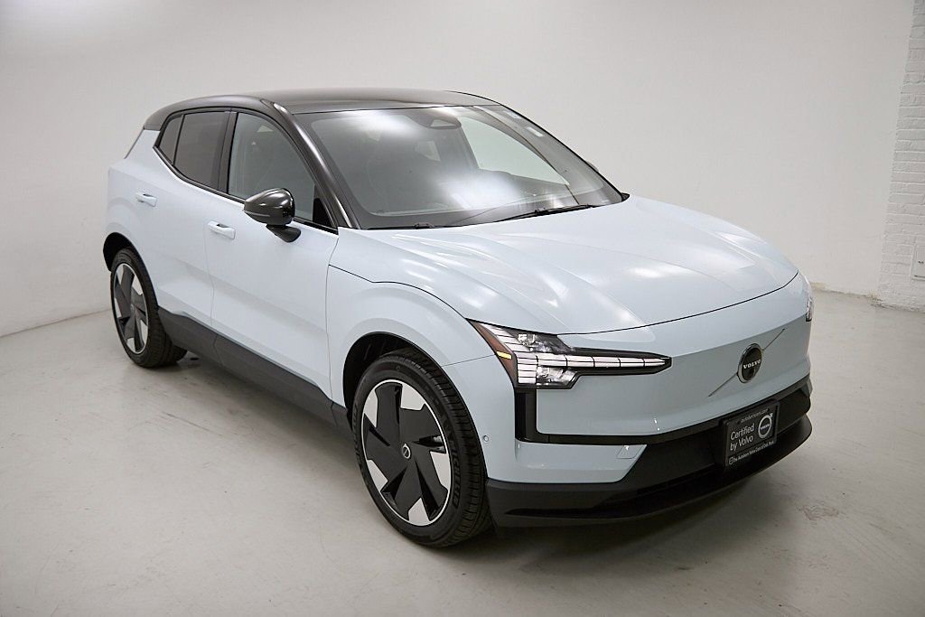 Certified 2025 Volvo EX30 Ultra w/ Climate Package image 4