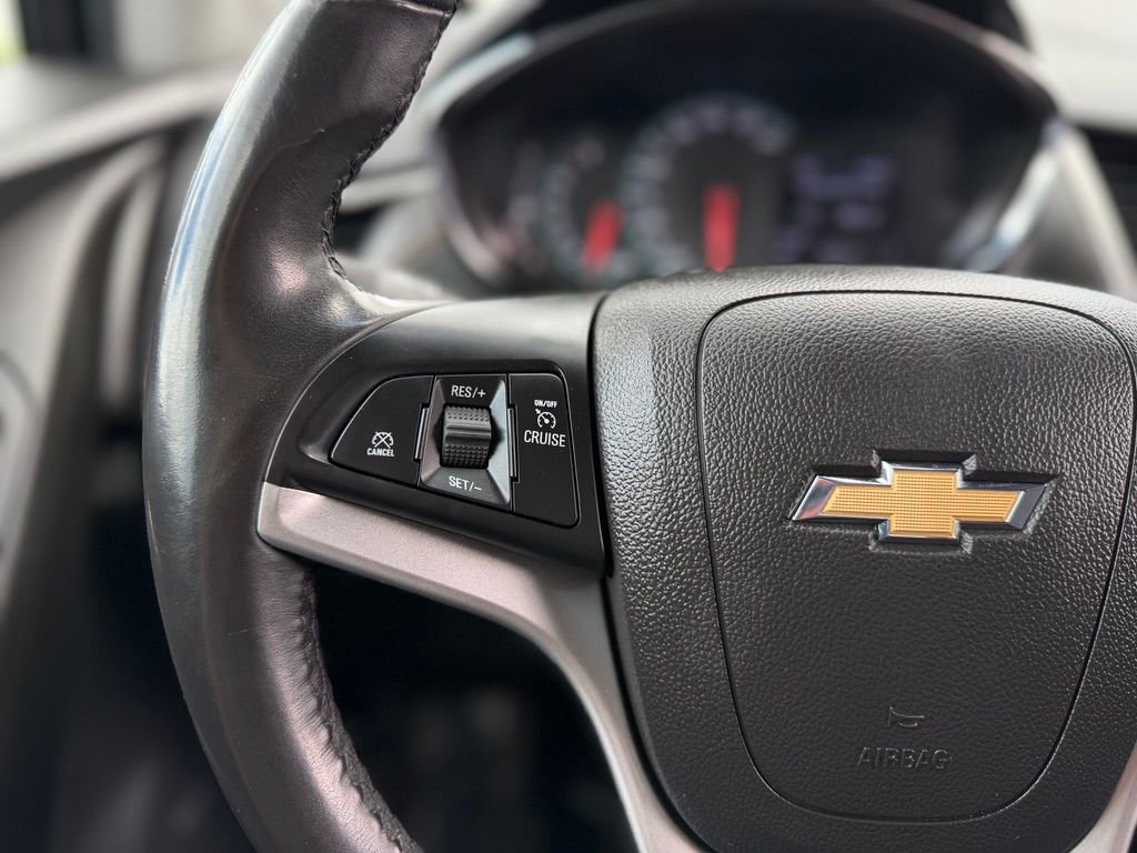 Used 2019 Chevrolet Trax LT w/ Sun & Sound Package image 40