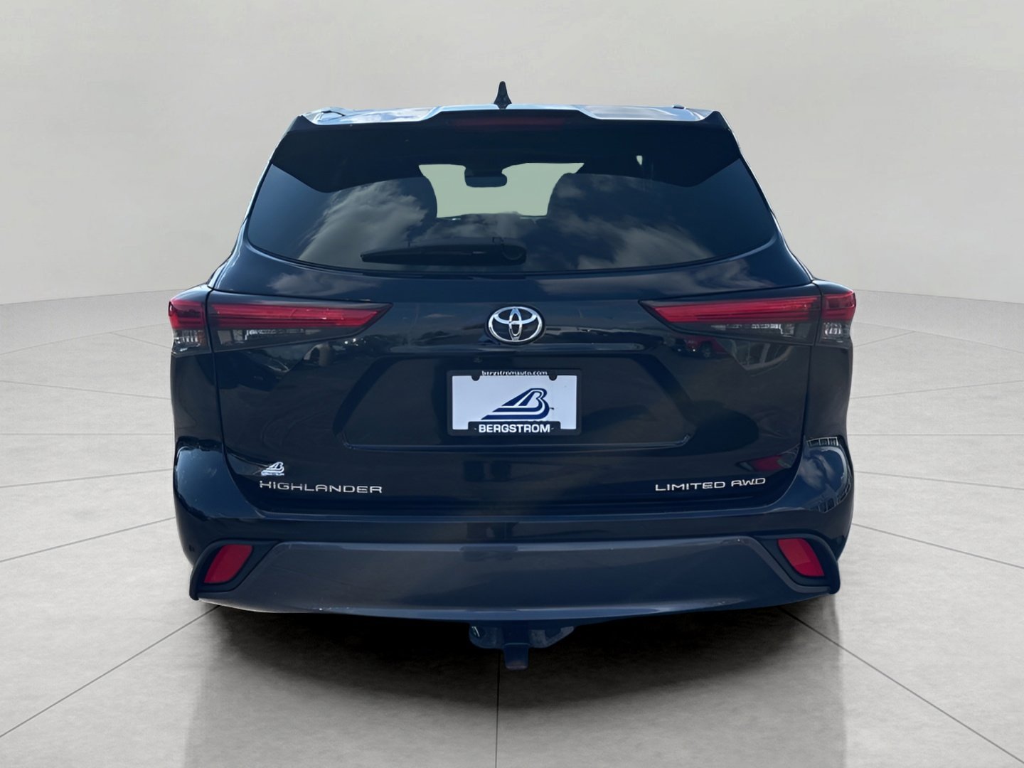Used 2020 Toyota Highlander Limited AWD/4WD image 4