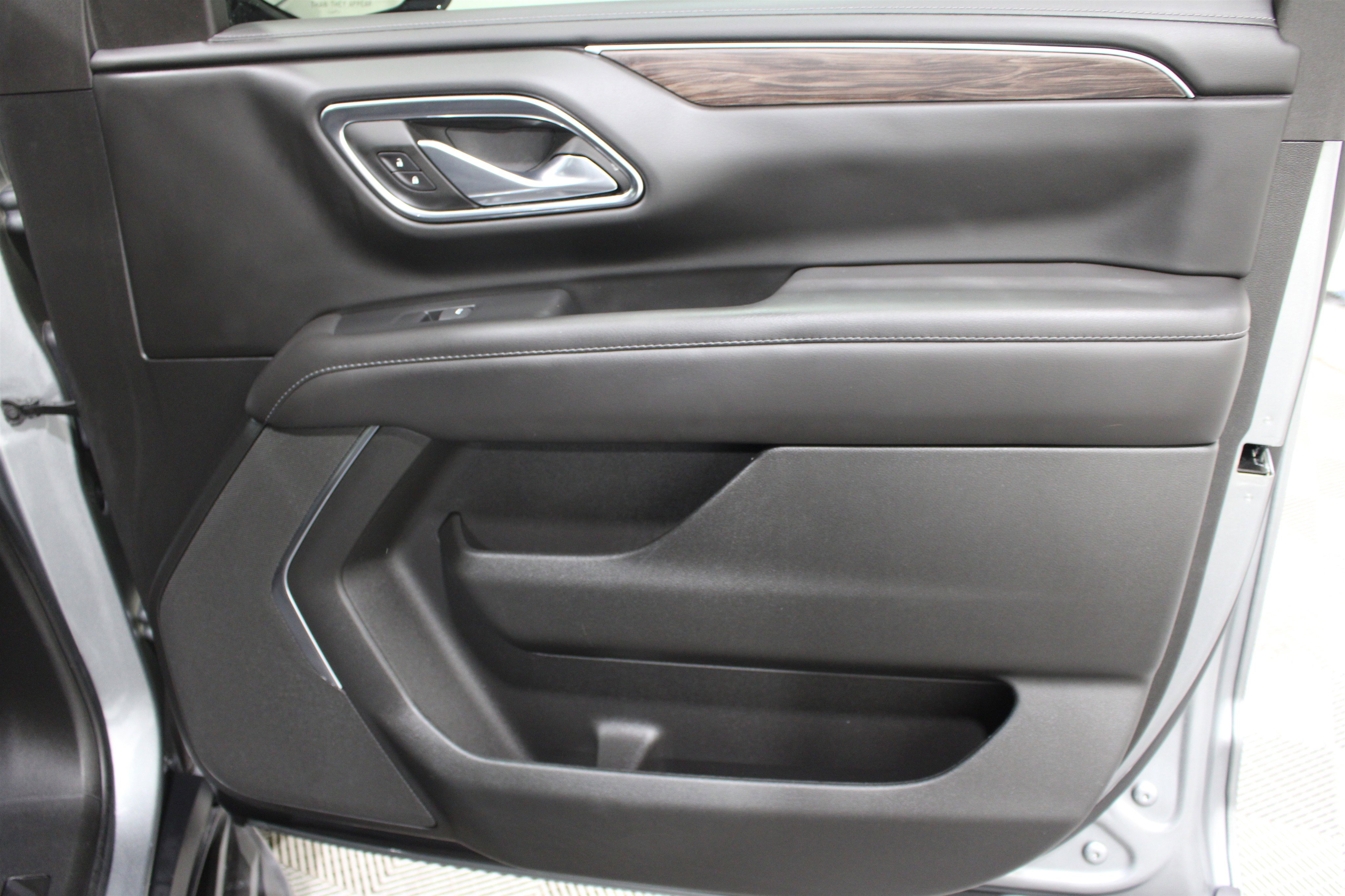 Used 2023 Chevrolet Suburban LS image 24