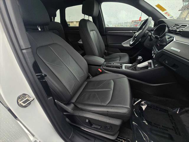 Used 2024 Audi Q3 2.0T Premium w/ Convenience Package image 11