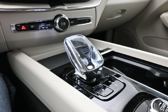 New 2027 Volvo XC60 B5 Ultra AWD/4WD image 13