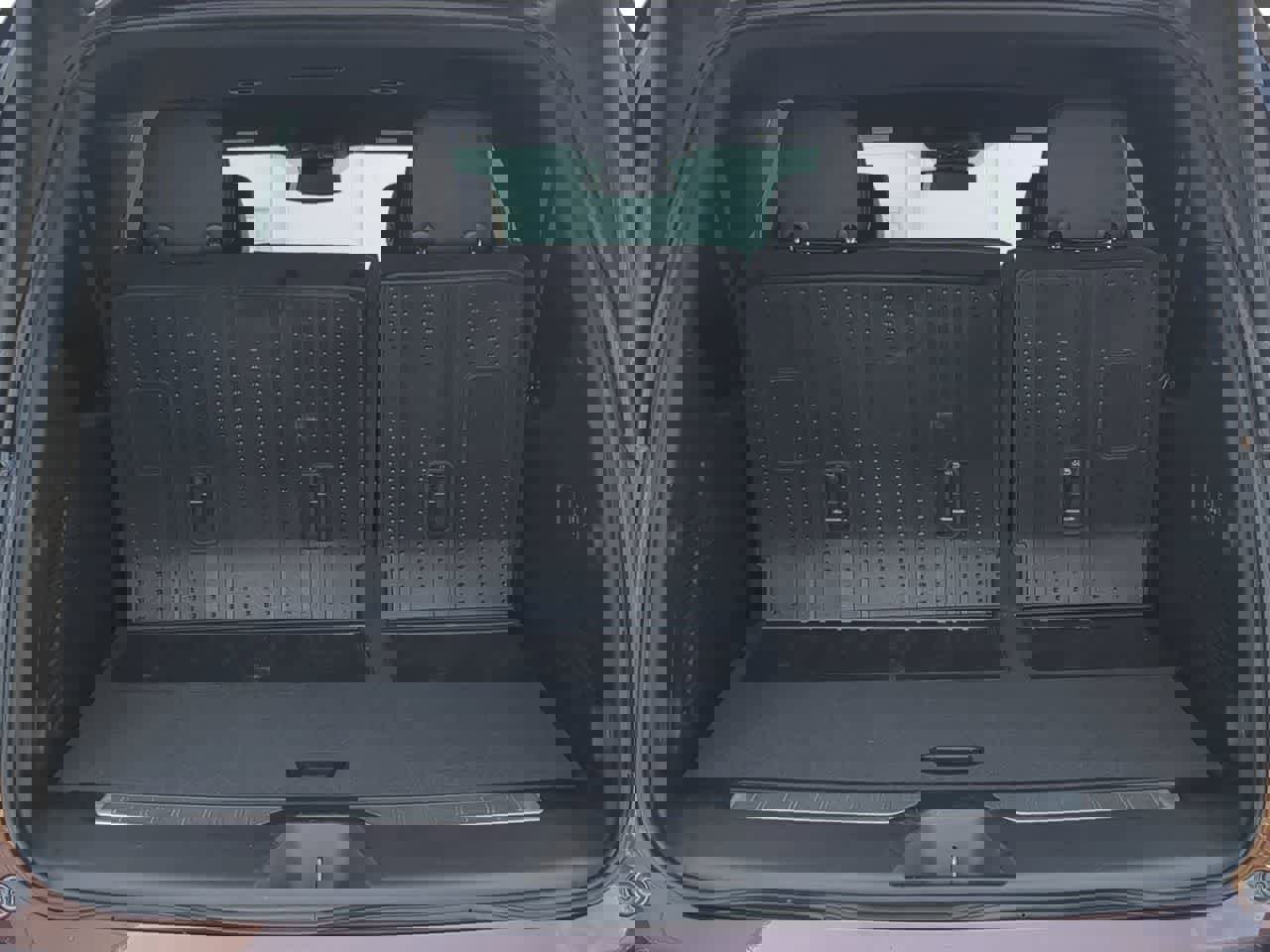 Used 2023 Chevrolet Suburban Z71 w/ Luxury Package image 31