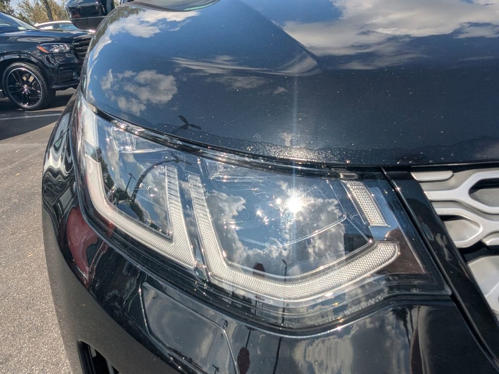 Used 2020 Land Rover Discovery Sport SE image 9