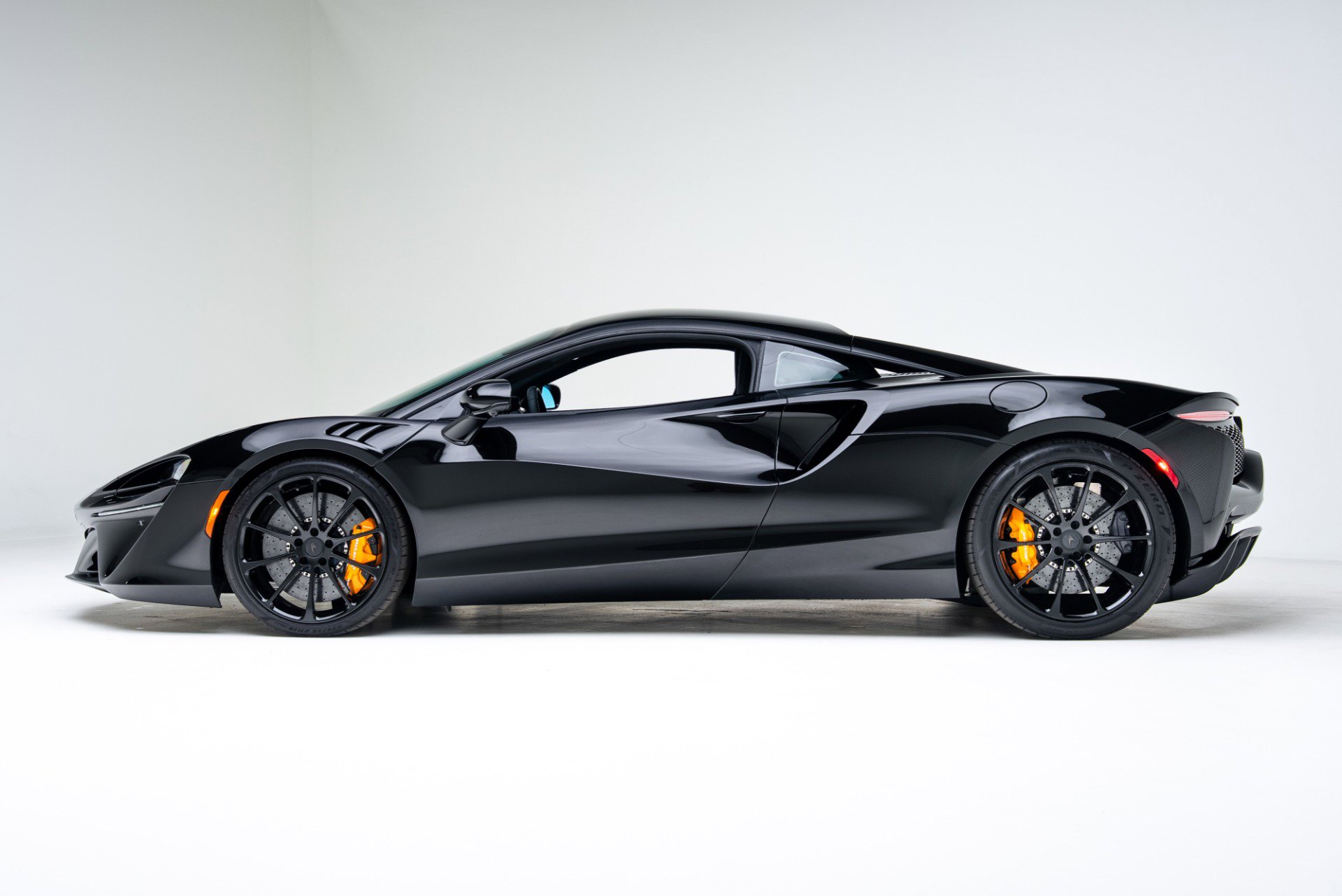 Used 2026 McLaren Artura image 3