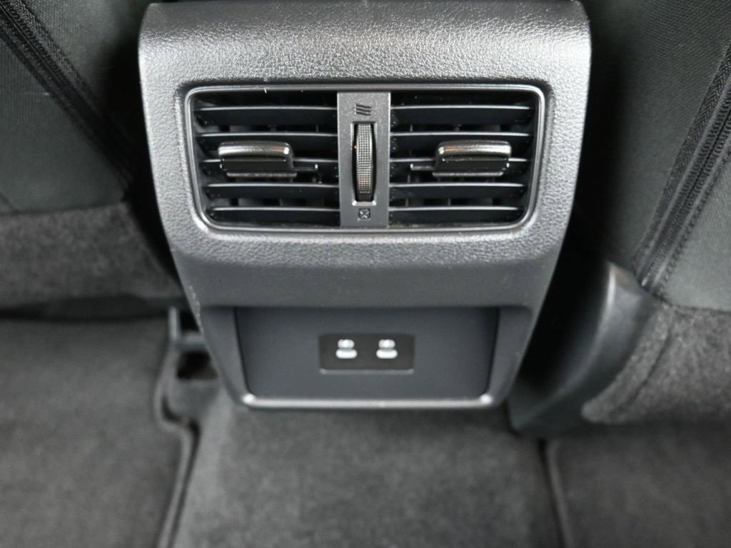 Used 2025 Nissan Rogue SV image 14