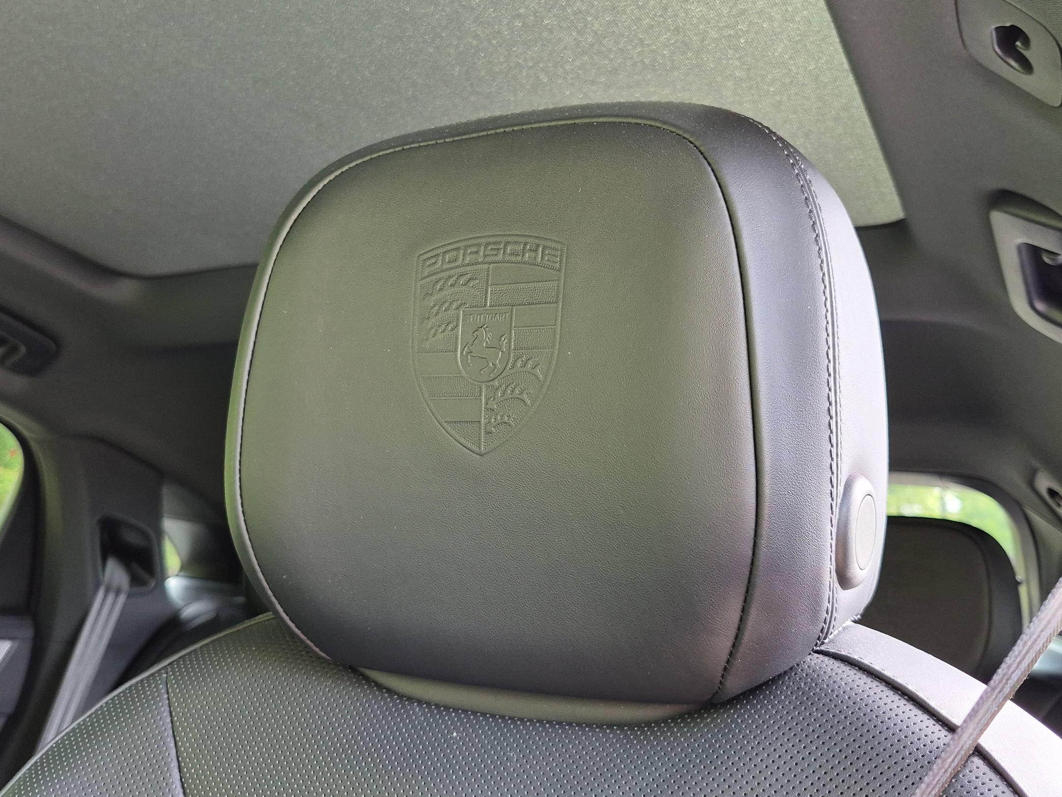 Certified 2024 Porsche Cayenne Coupe AWD/4WD image 6