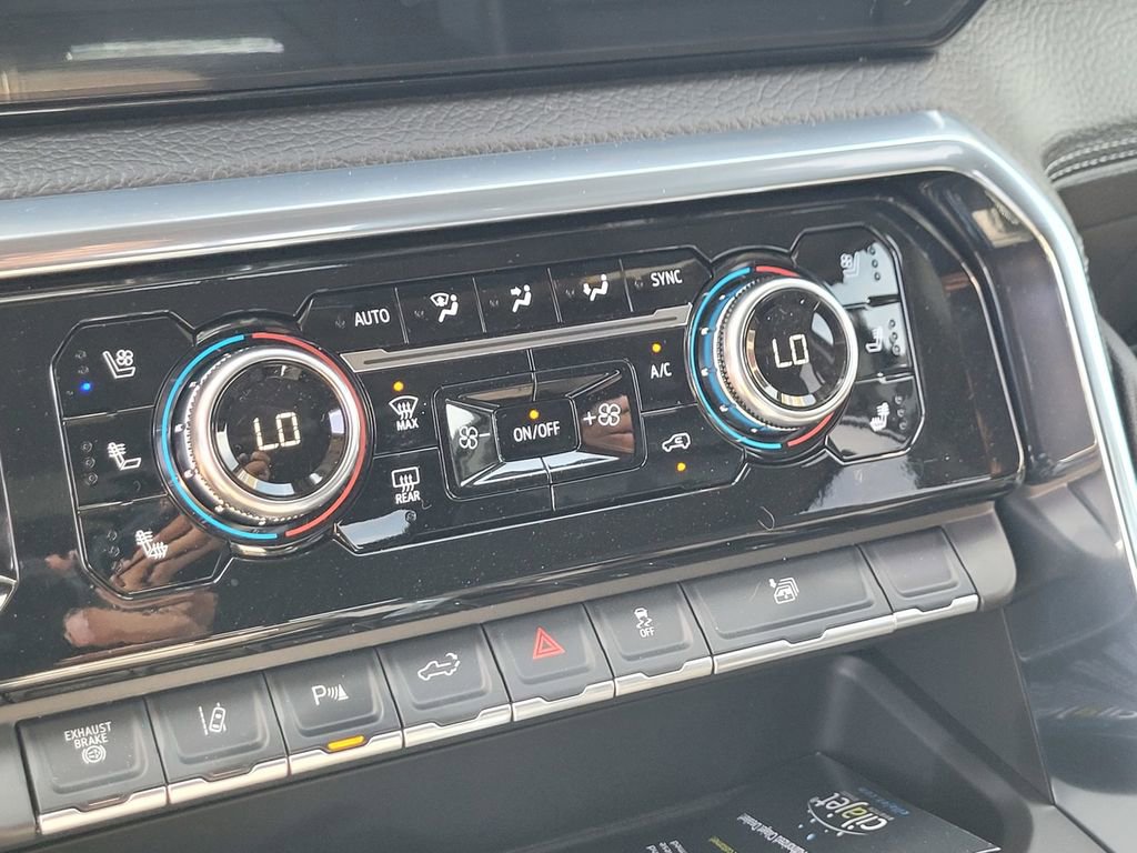 New 2026 GMC Sierra 3500 Denali w/ Denali Reserve Package AWD/4WD image 16