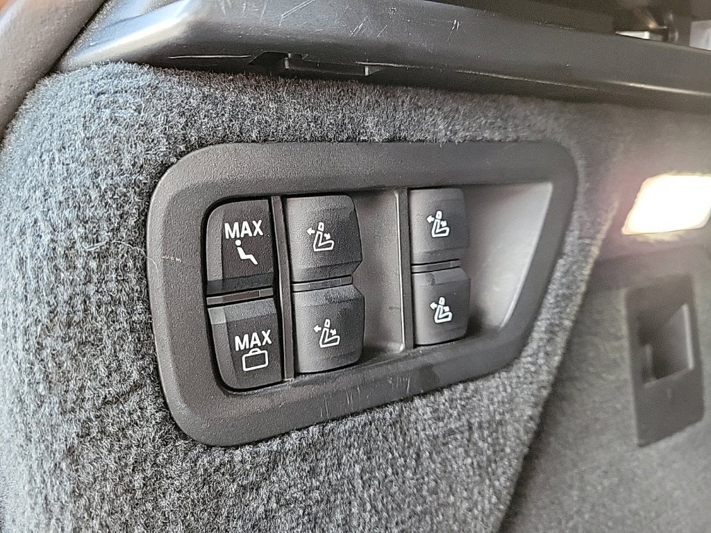 Used 2021 BMW X7 xDrive40i w/ Parking Assistance Package AWD/4WD image 19