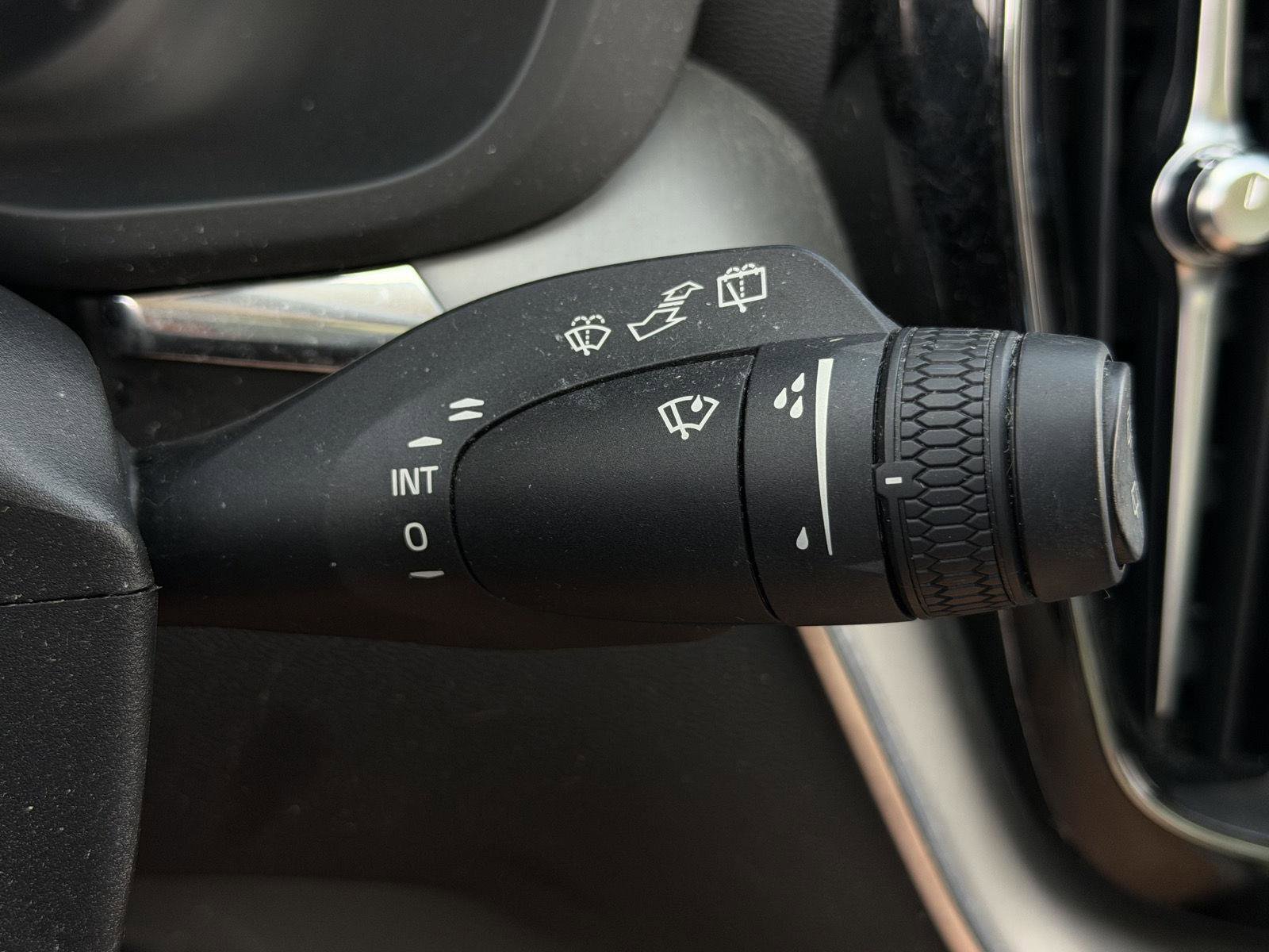 Used 2023 Volvo XC60 B5 Core AWD/4WD image 13