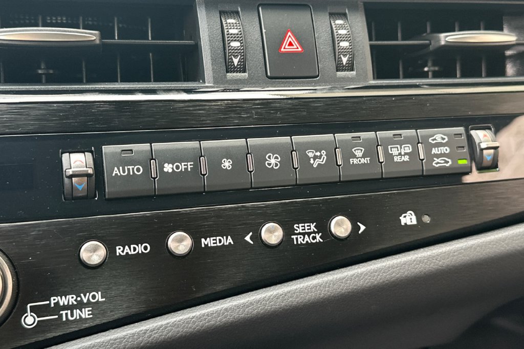Used 2022 Lexus ES 300h w/ Accessory Package 2 FWD image 22