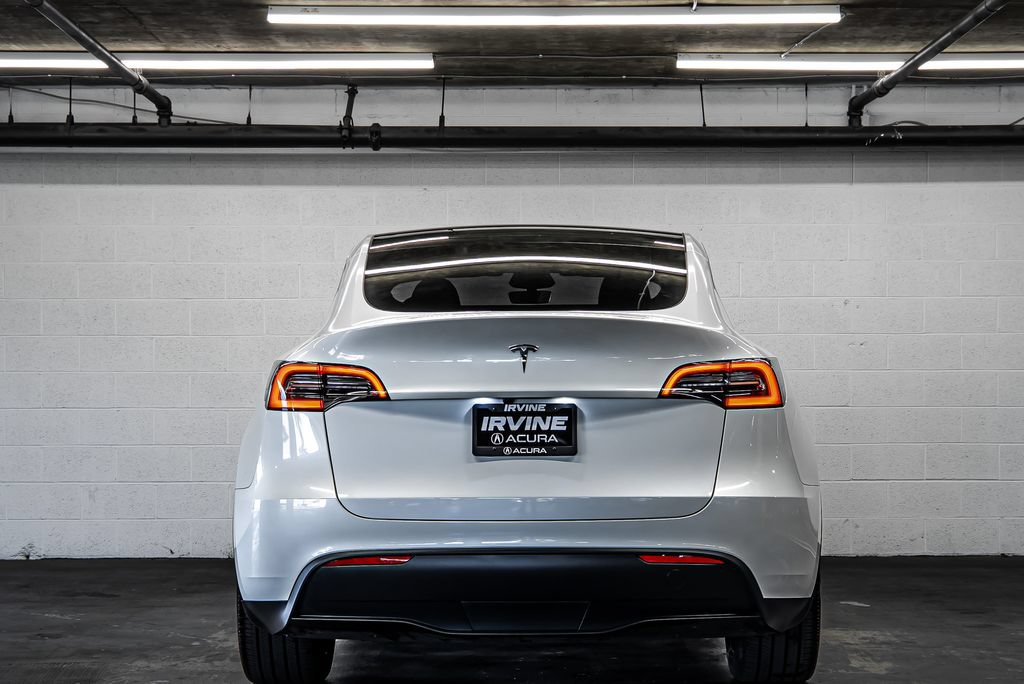 Used 2025 Tesla Model Y Long Range RWD image 4