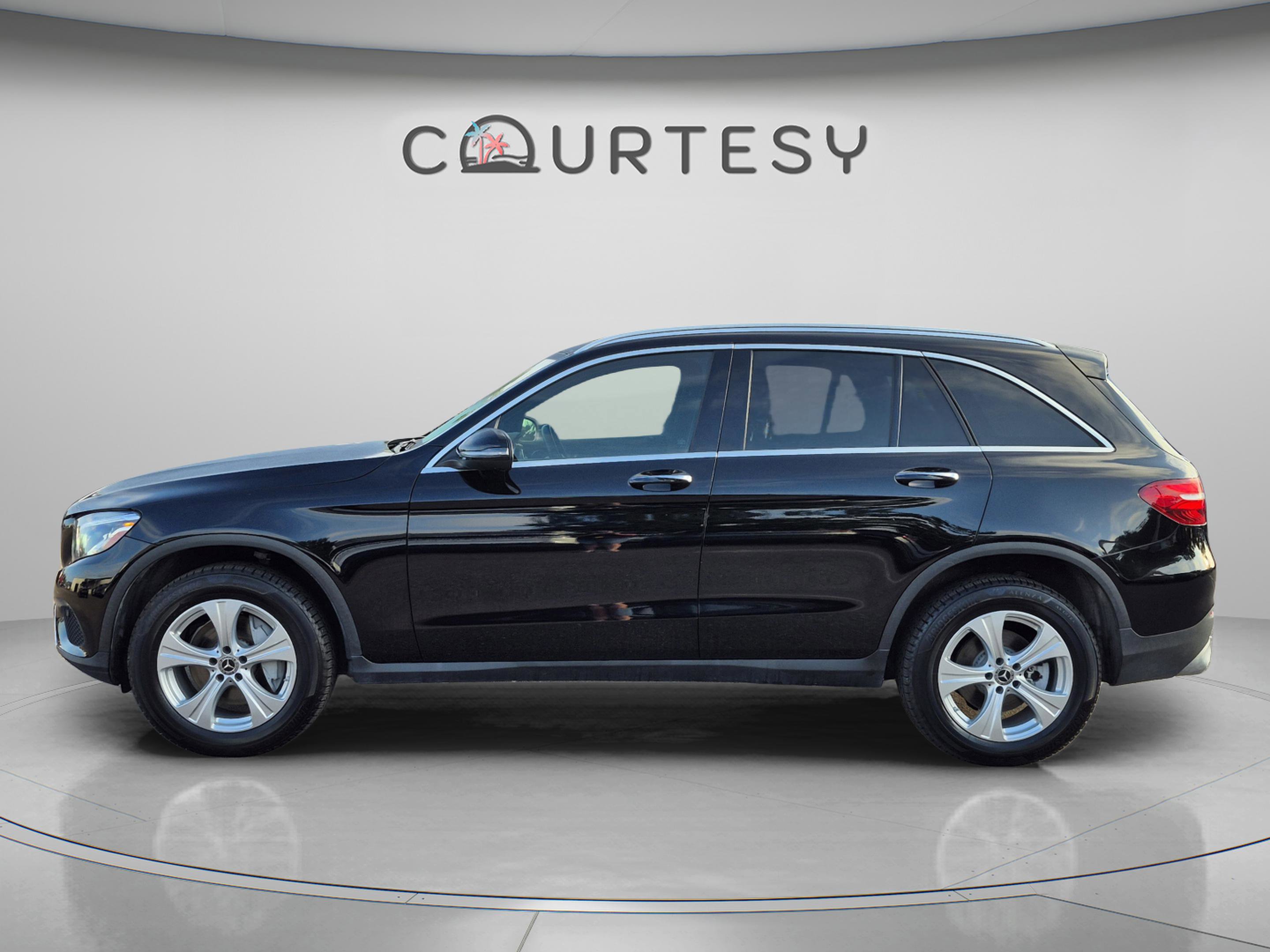 Used 2018 Mercedes-Benz GLC 300 image 2