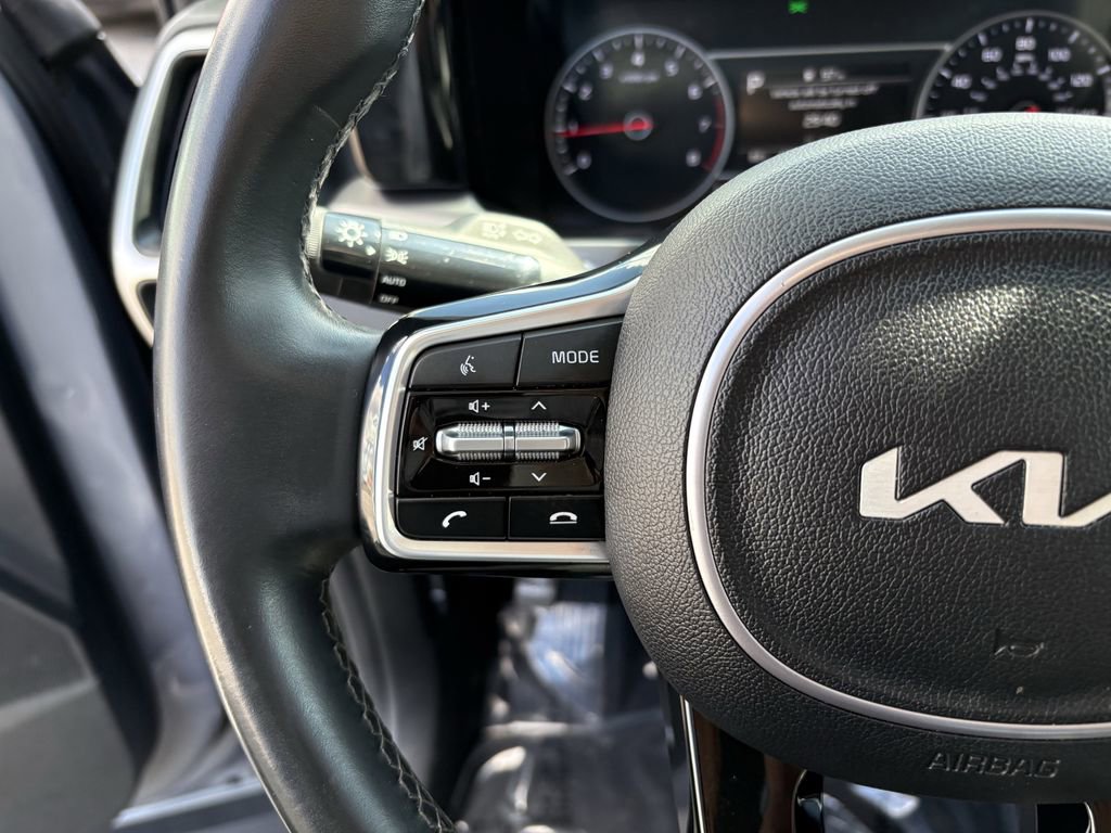 Used 2023 Kia Sorento S image 32