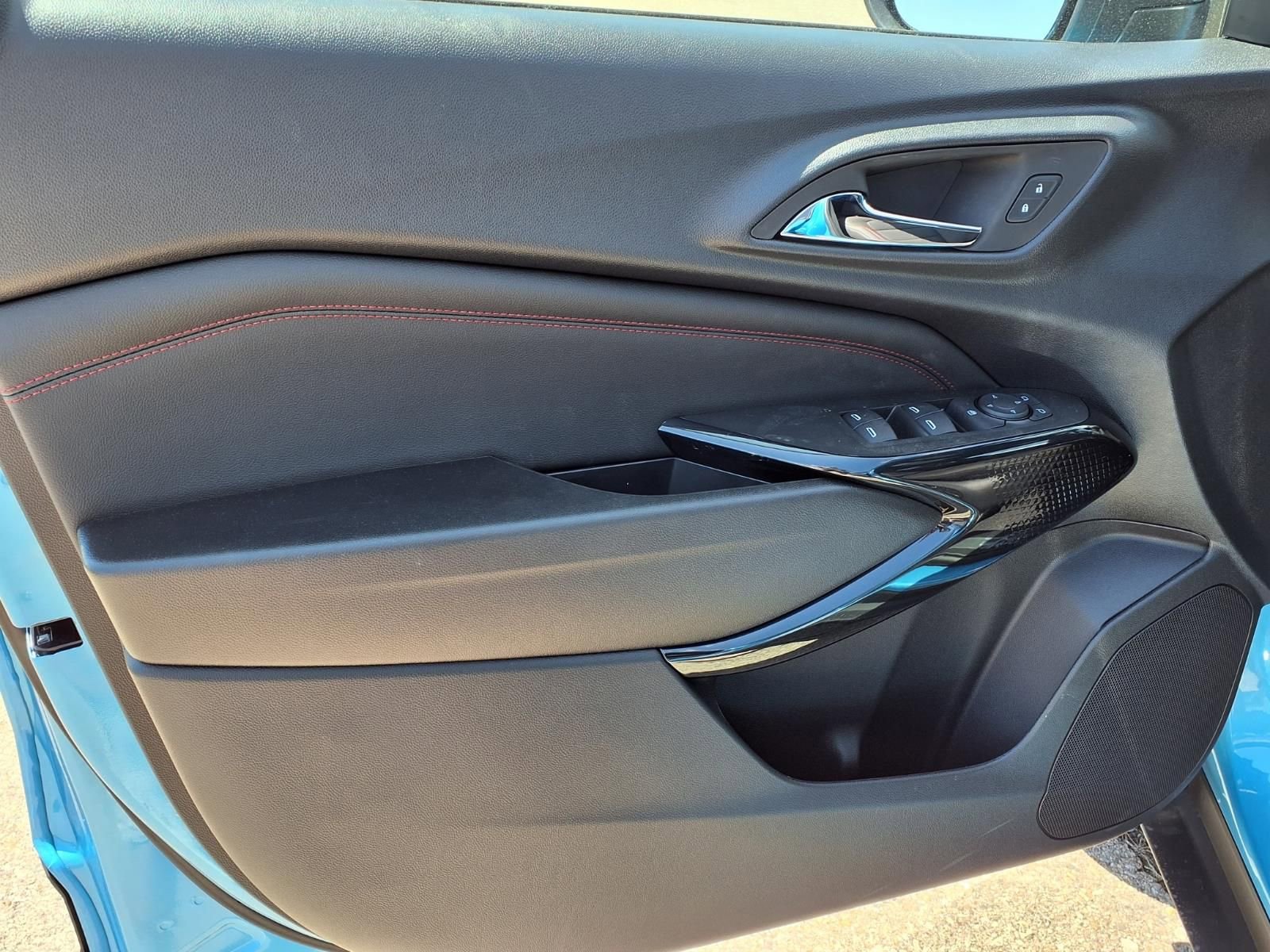 New 2026 Chevrolet Trax RS w/ Sunroof Package FWD image 12