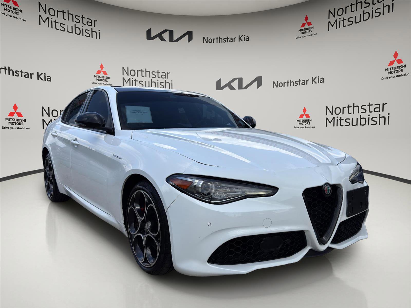 Used 2023 Alfa Romeo Giulia Veloce image 5