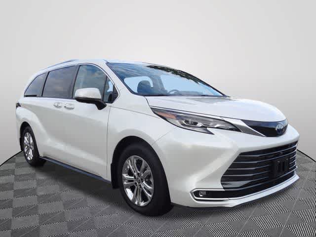 Certified 2023 Toyota Sienna Platinum AWD/4WD image 4