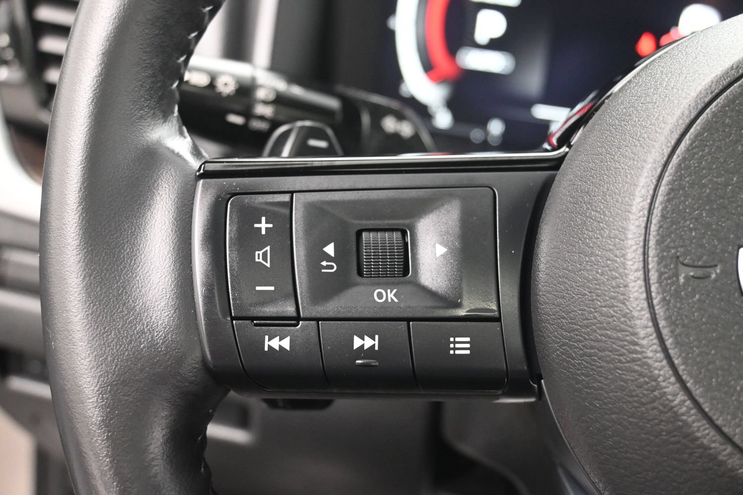 Used 2024 Nissan Rogue Platinum AWD/4WD image 24
