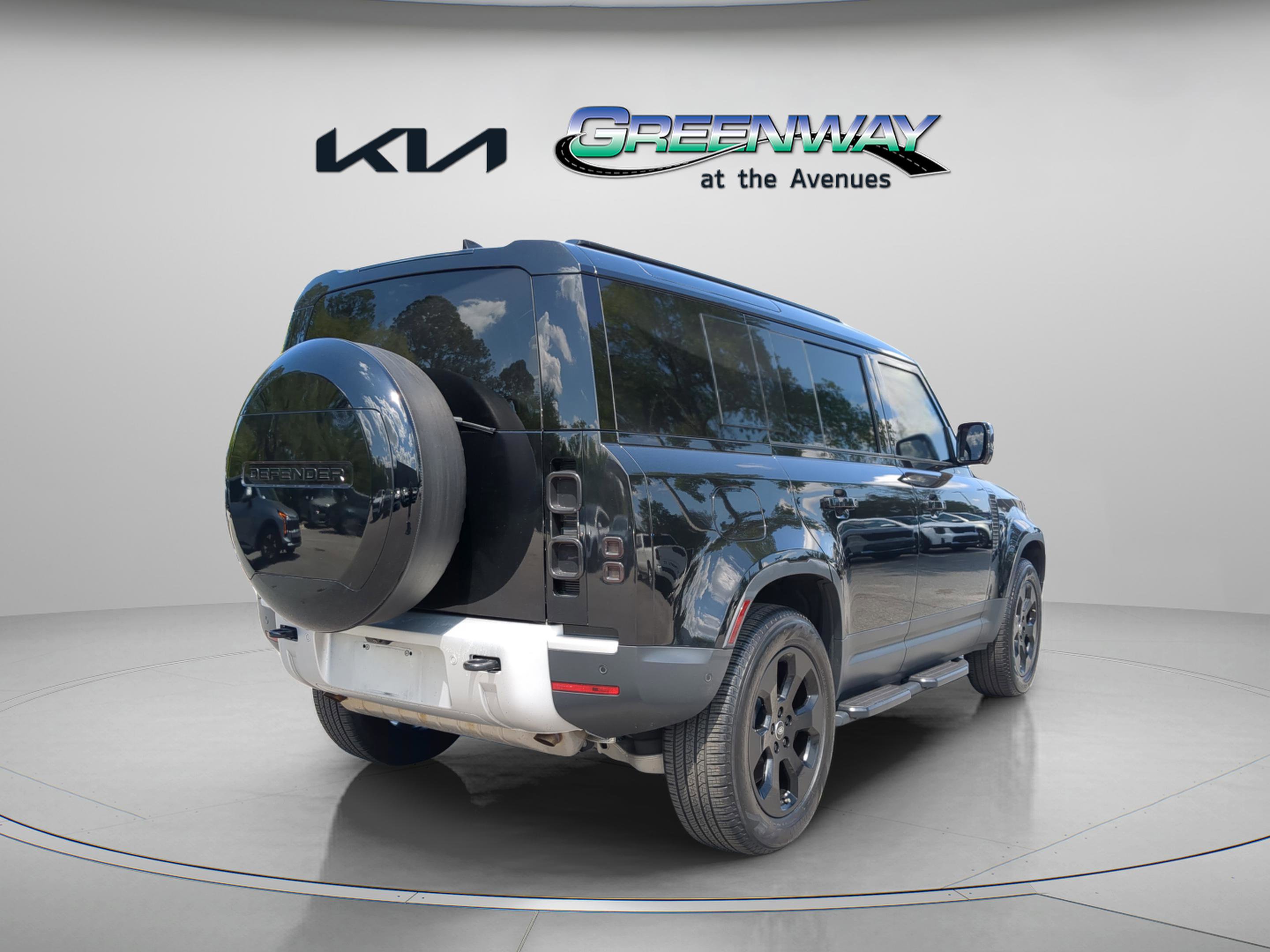 Used 2025 Land Rover Defender 110 S AWD/4WD image 6