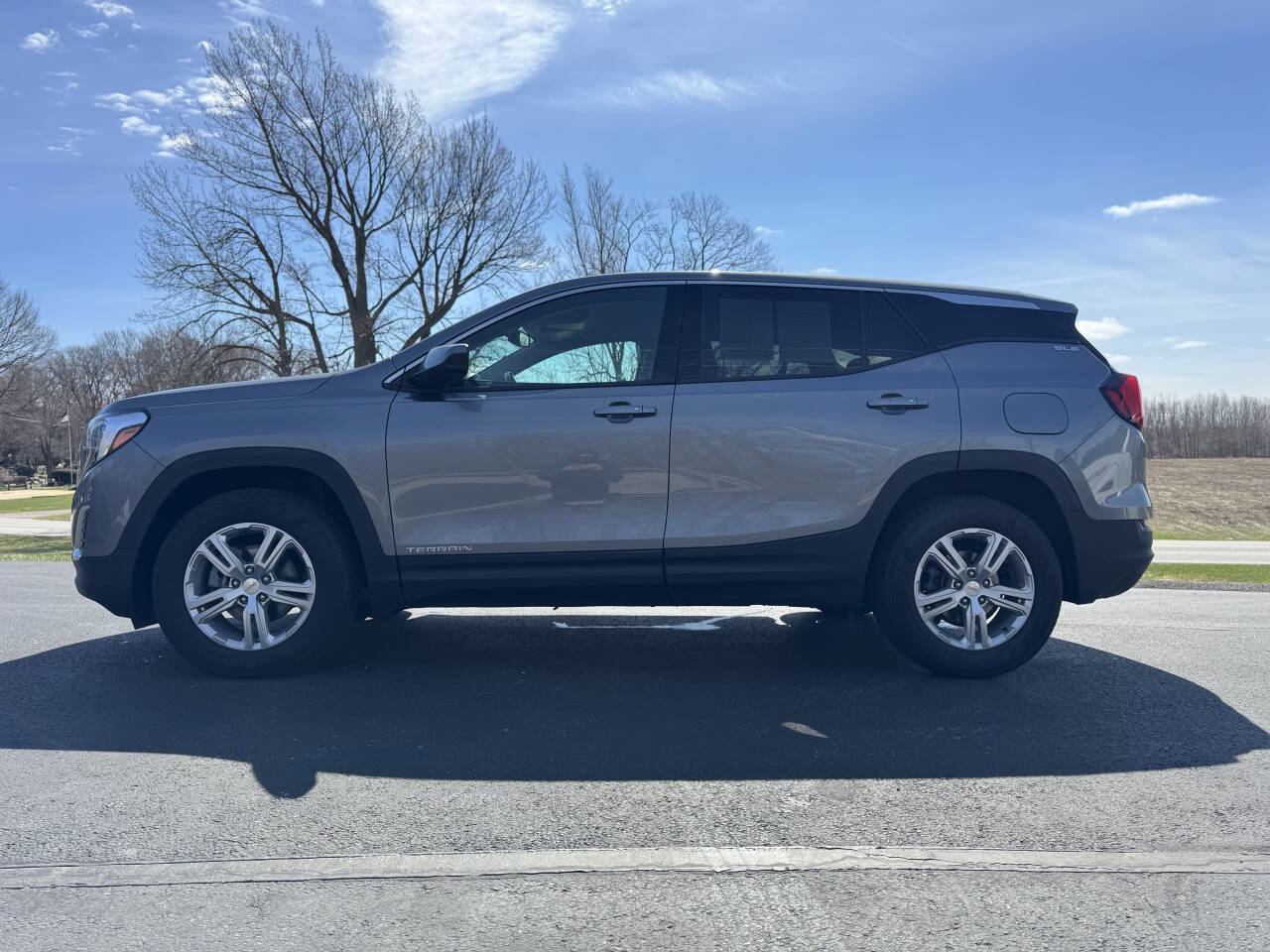 Used 2019 GMC Terrain SLE image 1