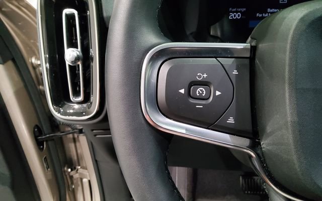 Used 2024 Volvo XC40 B5 Plus w/ Protection Package Premier AWD/4WD image 23