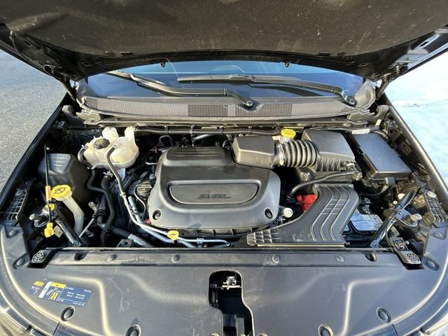 Used 2024 Chrysler Pacifica Touring-L image 14