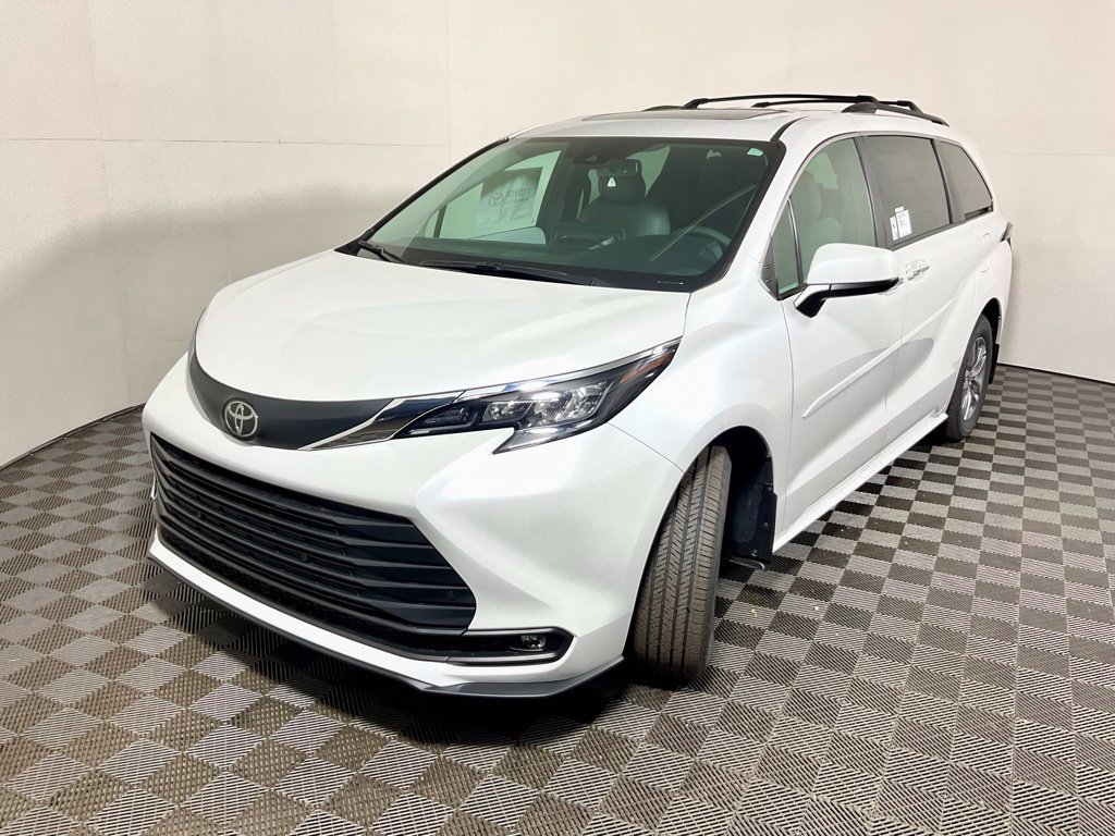 New 2026 Toyota Sienna XLE FWD image 12