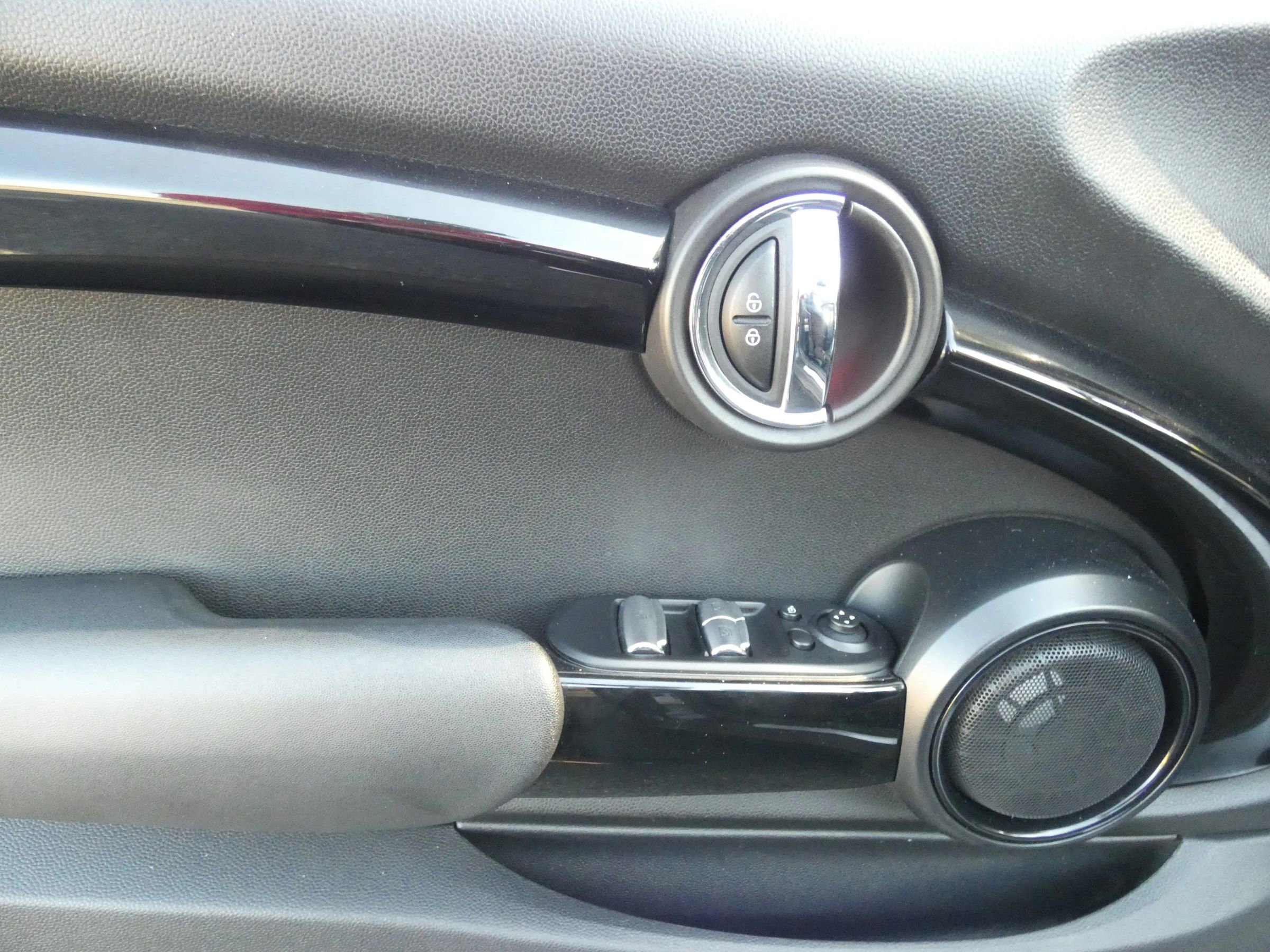 Used 2018 MINI Cooper S image 42