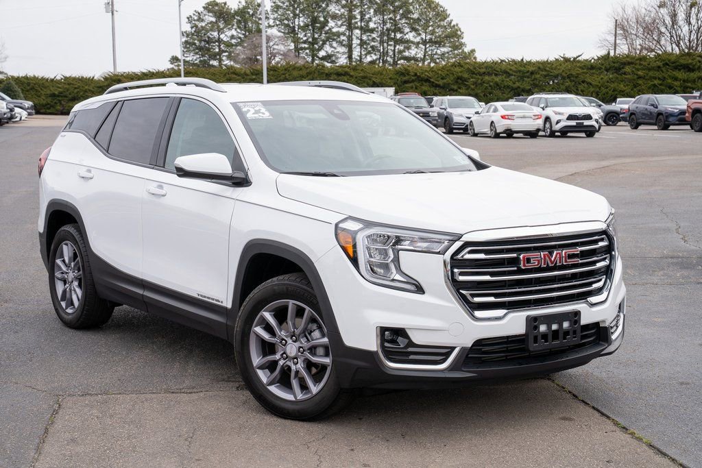 Used 2023 GMC Terrain SLT image 1