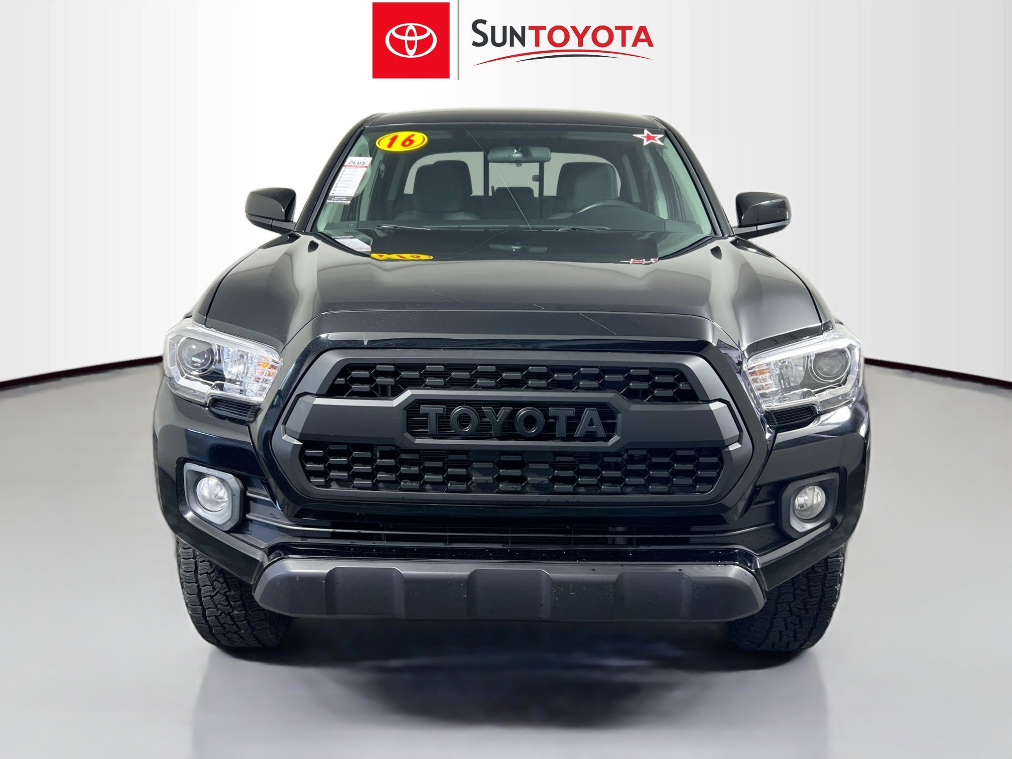 Used 2016 Toyota Tacoma SR5 w/ Towing Package image 10