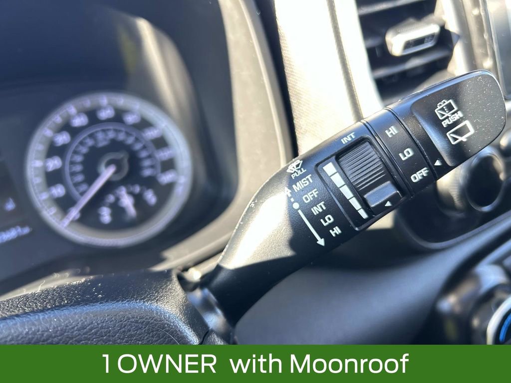 Used 2022 Hyundai Venue SEL image 24