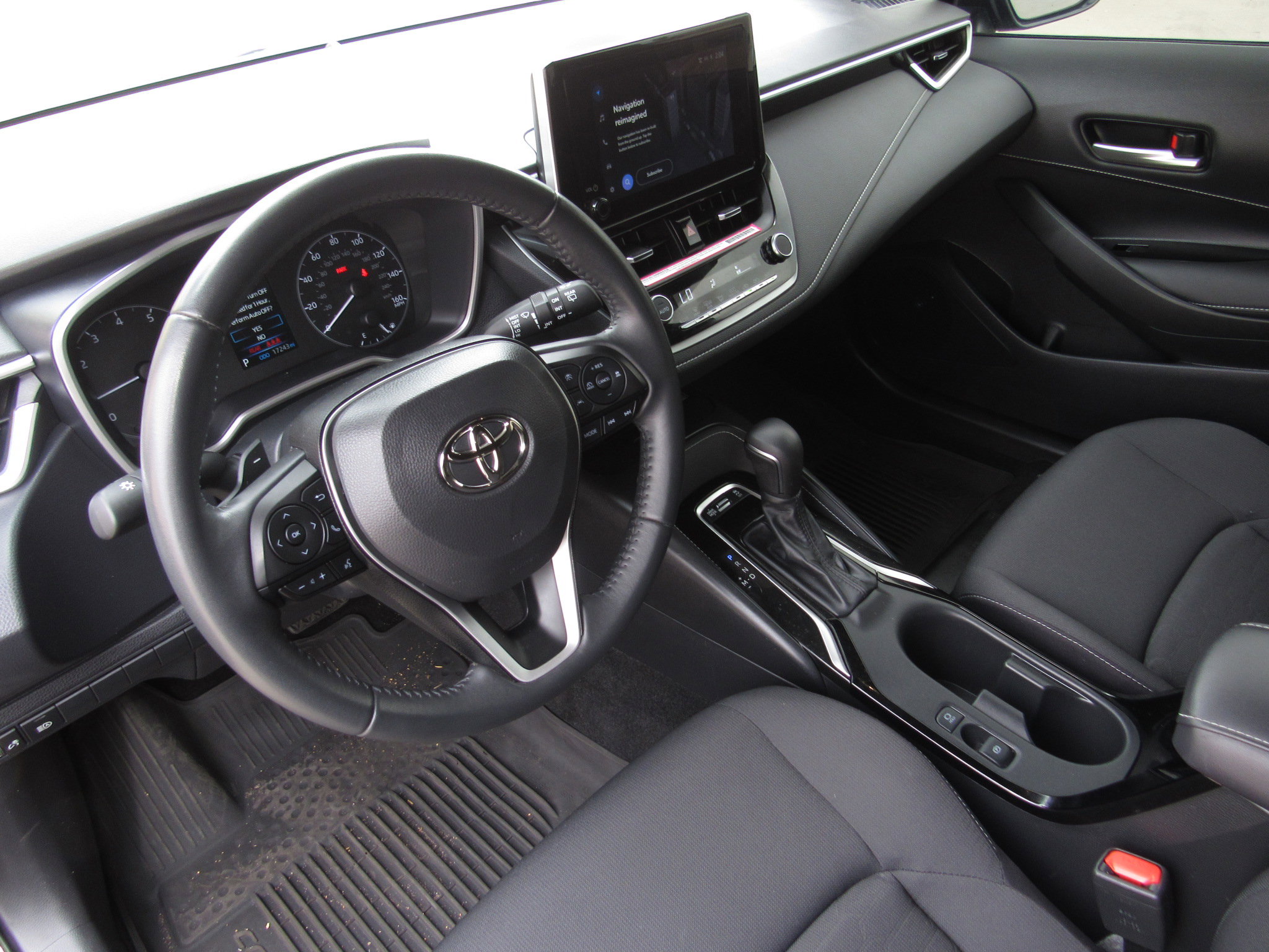 Used 2025 Toyota Corolla SE w/ SE Package image 14