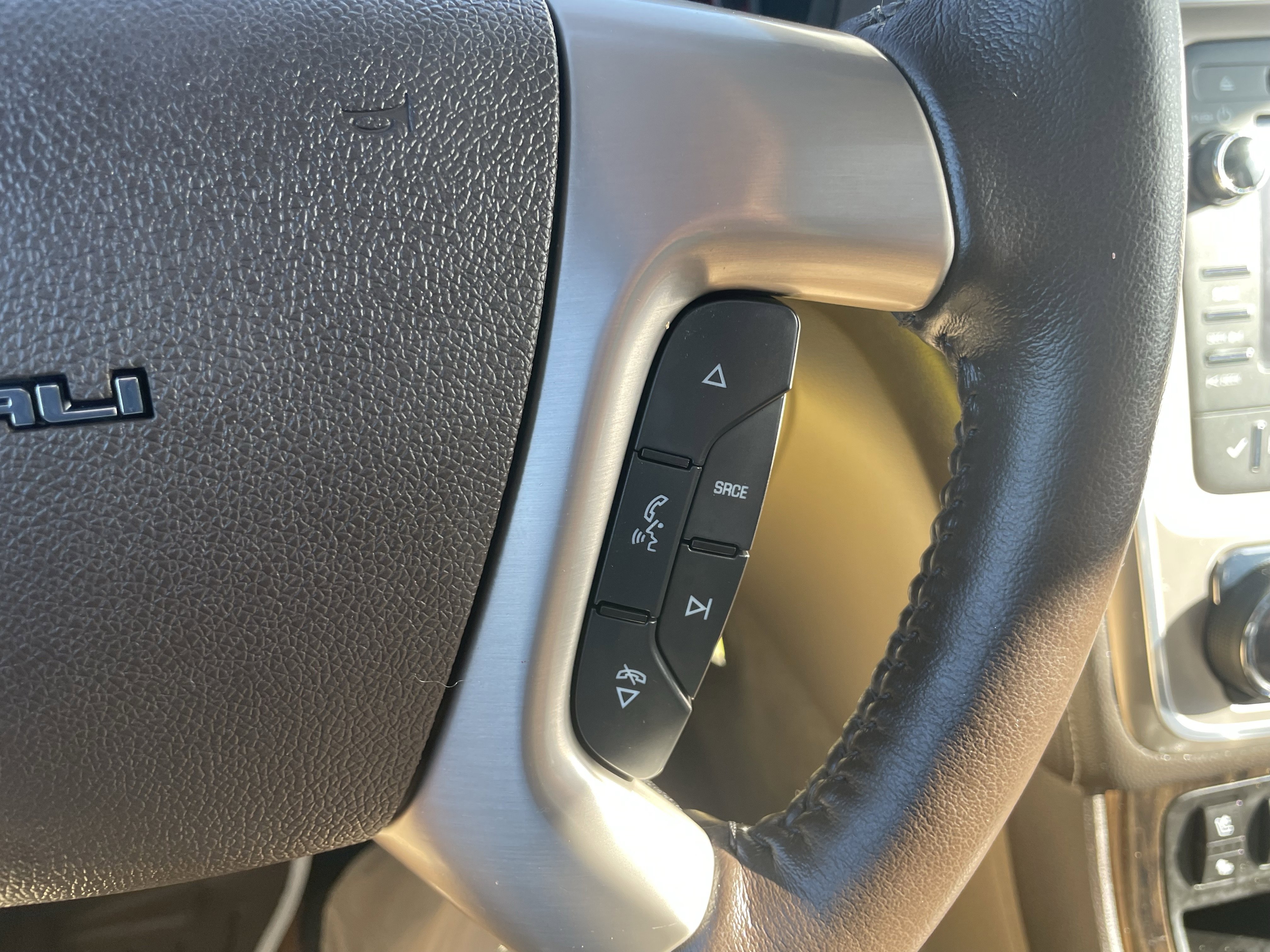 Used 2015 GMC Acadia Denali image 16