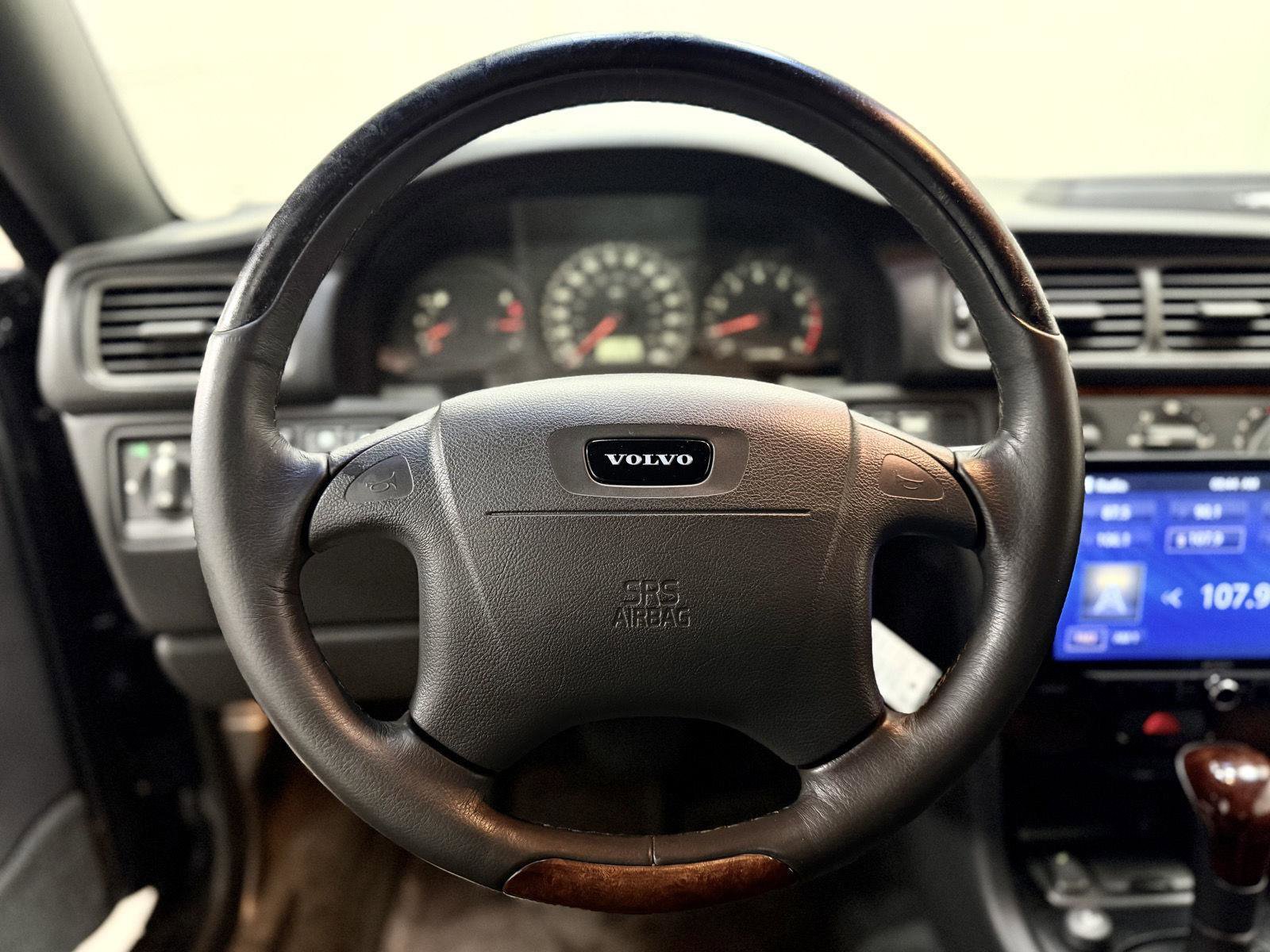 Used 2004 Volvo C70 HT FWD image 15