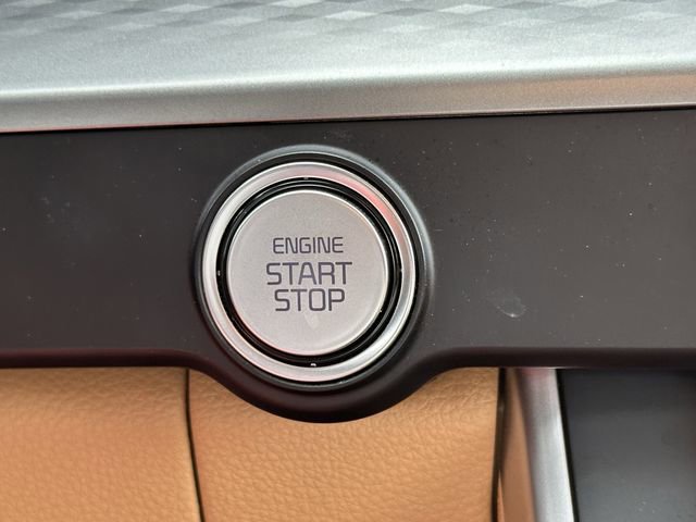 Used 2023 Kia Carnival LX image 21