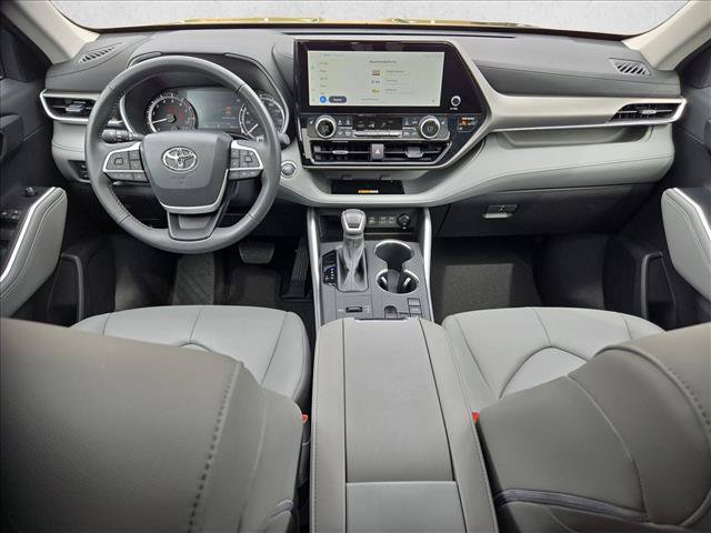 Used 2023 Toyota Highlander XLE FWD image 15