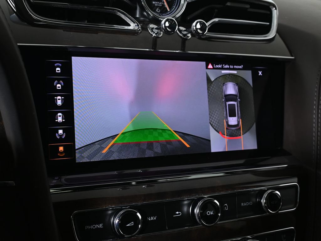 Used 2022 Bentley Bentayga AWD/4WD image 27