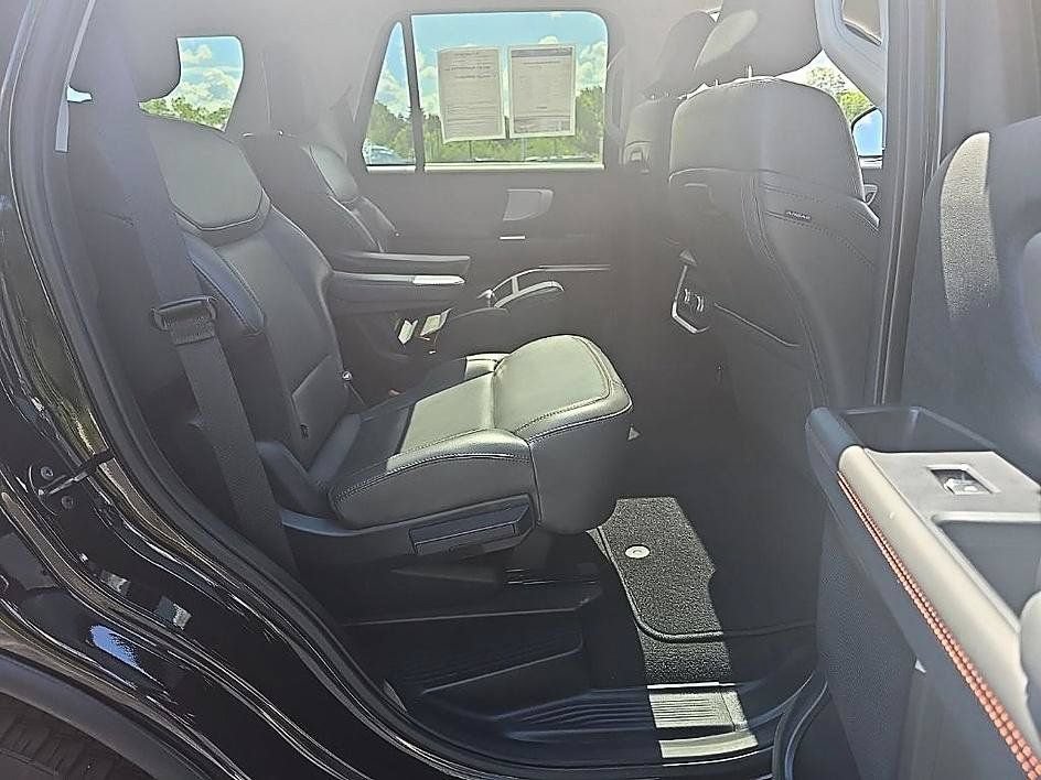 Used 2025 Ford Expedition Active AWD/4WD image 42