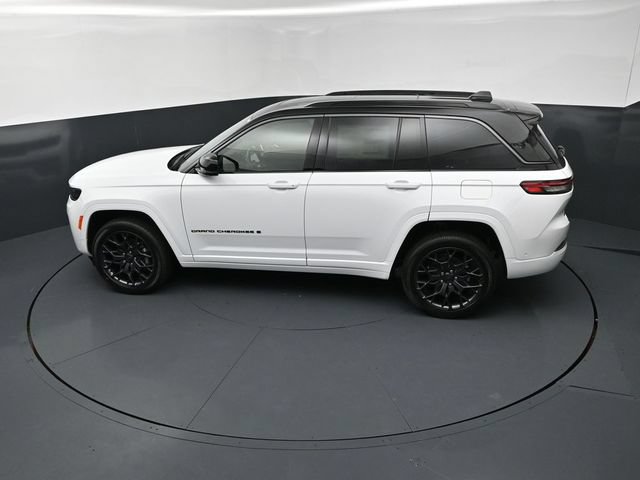New 2026 Jeep Grand Cherokee Summit w/ Obsidian Package AWD/4WD image 15