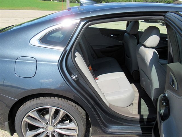 Used 2019 Chevrolet Malibu Premier w/ Sun and Wheel Package image 16