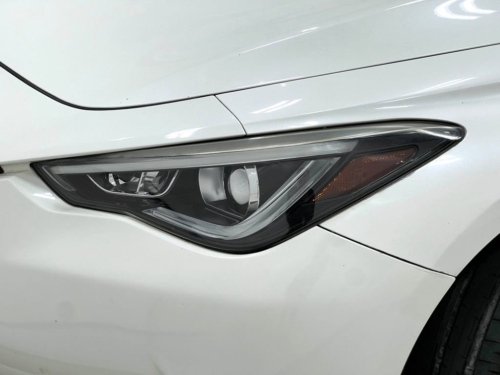 Used 2018 INFINITI Q60 3.0t Luxe RWD image 32