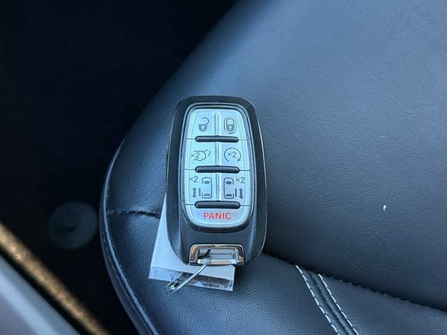 Used 2024 Chrysler Pacifica Touring-L FWD image 14