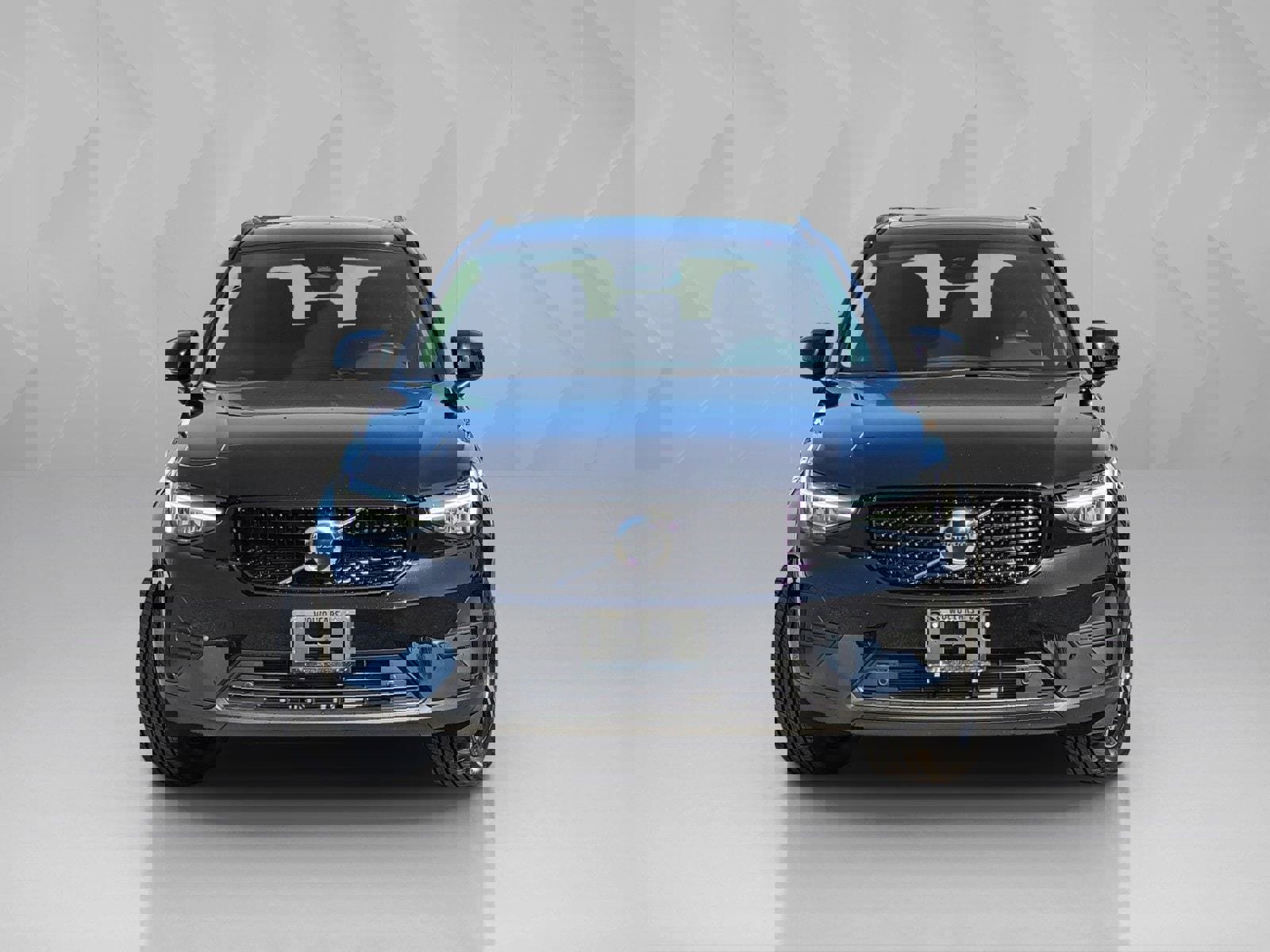 New 2026 Volvo XC40 B4 Core w/ Climate Package image 2