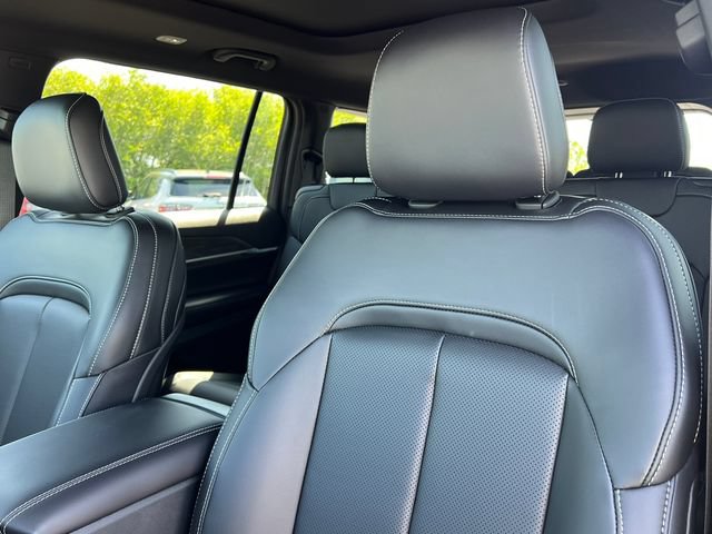 New 2026 Jeep Grand Cherokee L Limited w/ Luxury Tech Group II AWD/4WD image 12