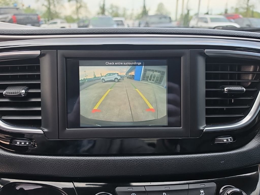 Used 2020 Chrysler Pacifica Touring-L FWD image 14