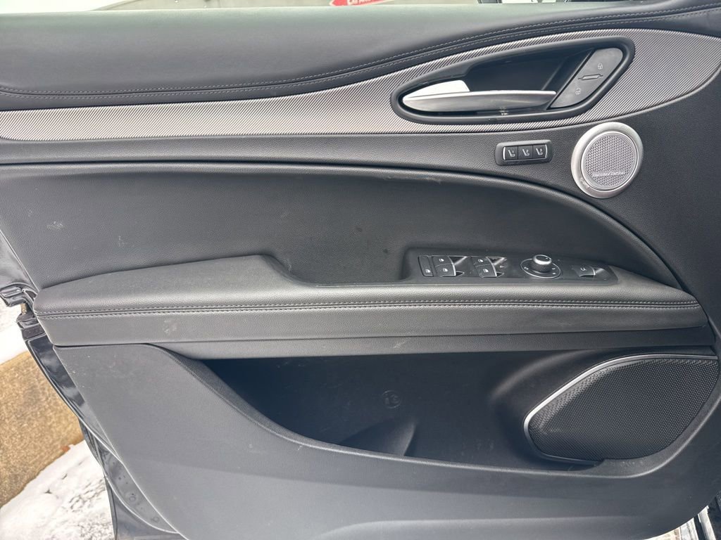 Used 2023 Alfa Romeo Stelvio Veloce image 21