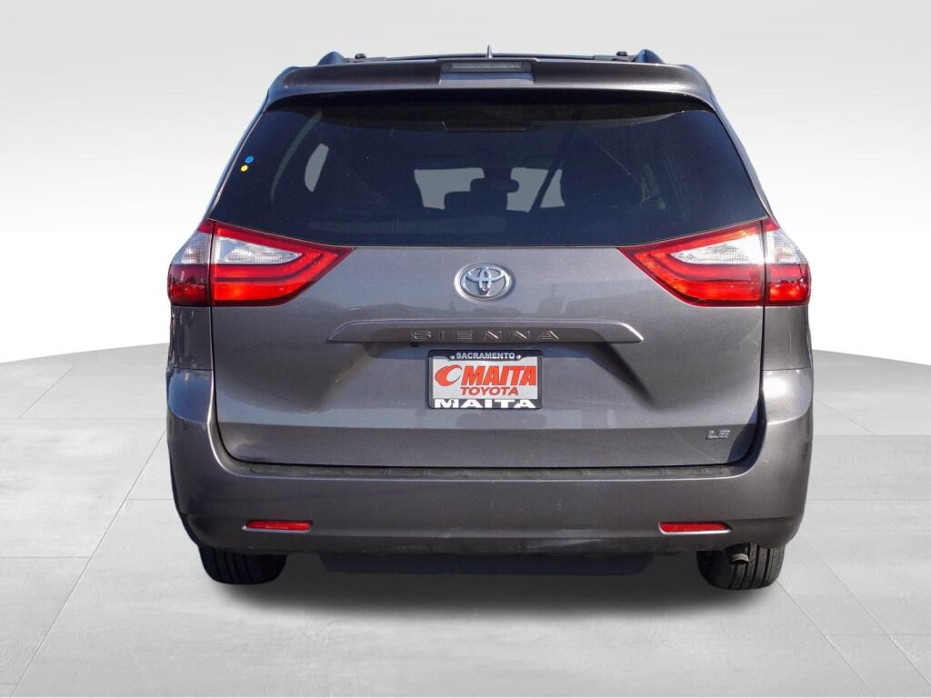 Certified 2018 Toyota Sienna LE image 4