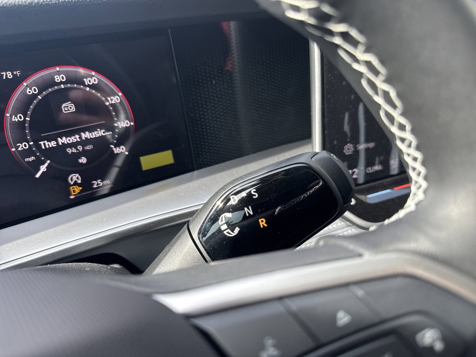 New 2026 Volkswagen Tiguan SE image 41