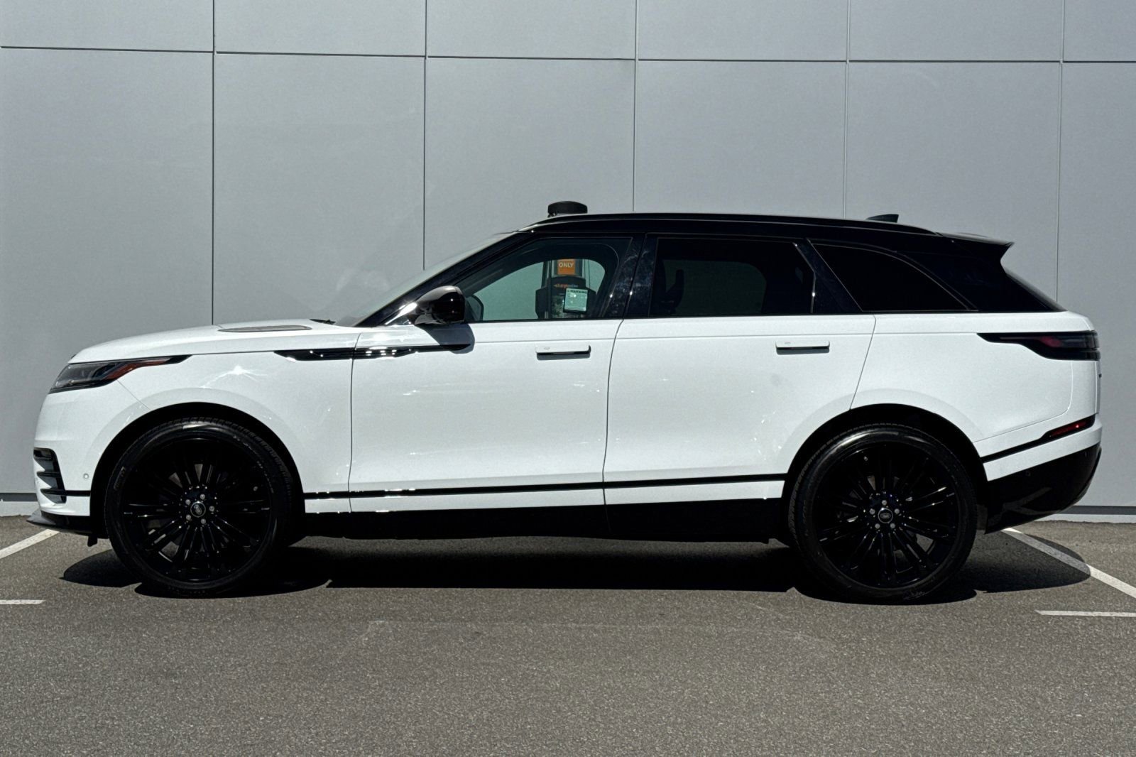 Used 2026 Land Rover Range Rover Velar Dynamic SE image 2